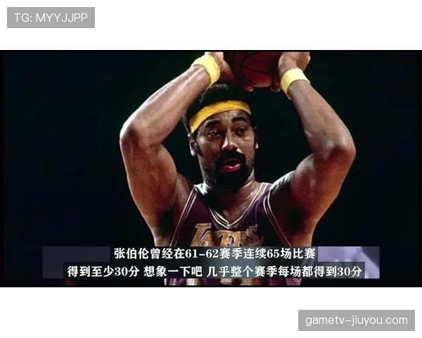 比尔·拉塞尔篮下护筐抢板，改变与张伯伦对位节奏